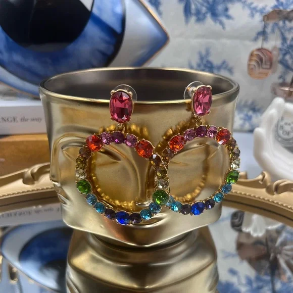 🆕 OSCAR DE LA RENTA 🧿 Crystal Hoop Earrings - Rainbow - Picture 3 of 11